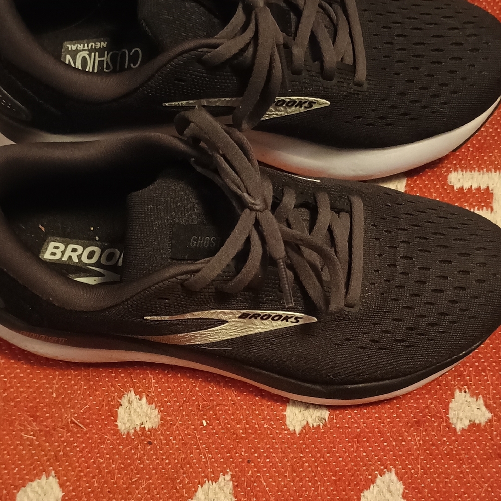 Brooks Men's Black Athletic Shoes with White Sole